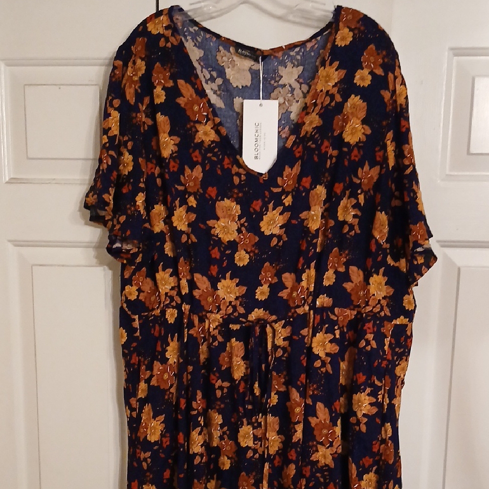 NWT BloomChic Navy and Gold Floral Dress